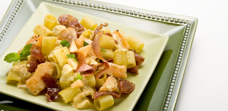 rigatoni with buttermilk blue and cantelope