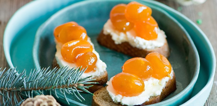 toasted bread pieces with chevre and kumquat jam