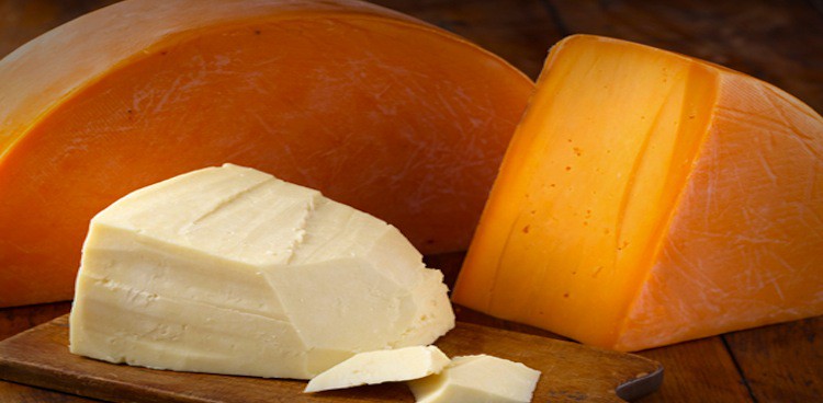 How Does Cheddar Get Its Color?