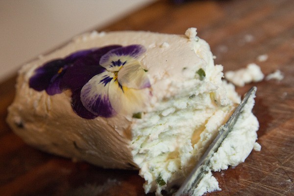 Fresh chèvre decorated with violet flowers.