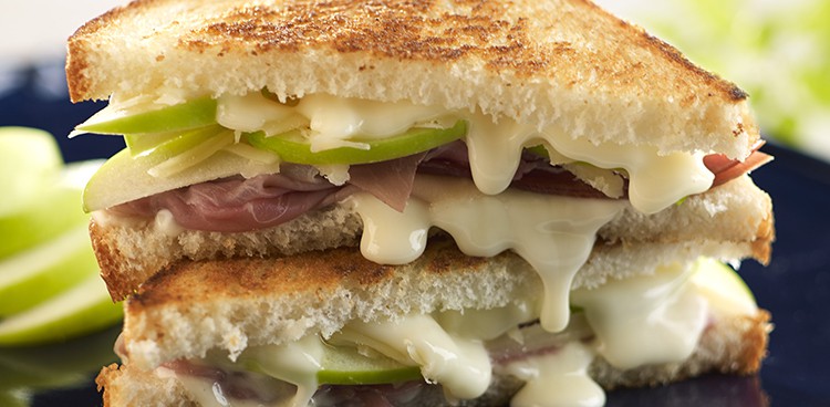 Prosciutto and Apple Grilled Cheese with Crescenza-Stracchino and American Grana®